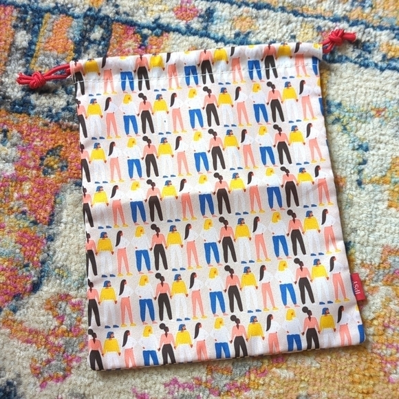 ipsy Women United in Friendship Glam Bag Plus March 2021 - Picture 2 of 10